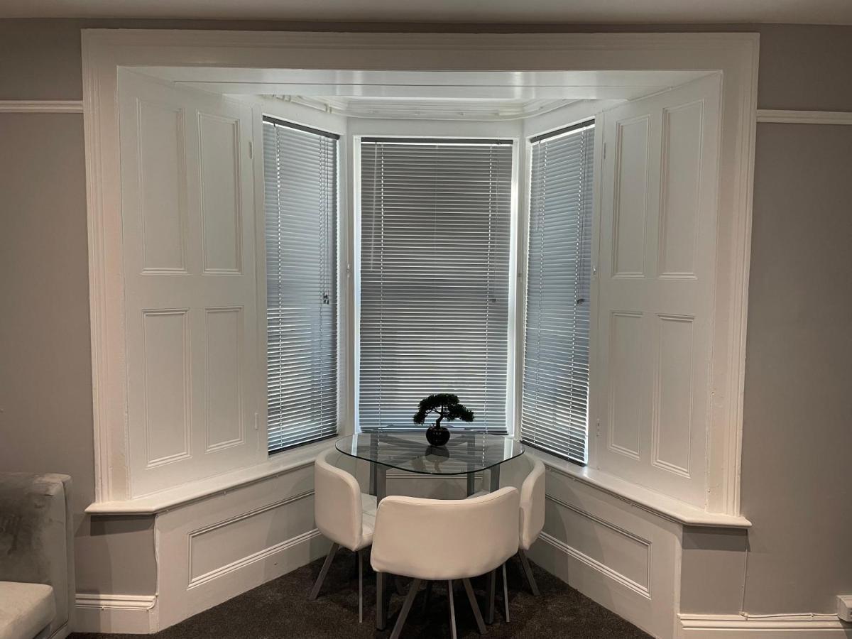 Large 1 Bedroom Flat With Private Parking 플리머스 외부 사진